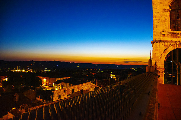 포토 JPG 해외이미지 구름 실루엣 오렌지 건축양식 부분 창문 파노라마 풍경 사람없음 건물 빛 마을 황혼 일몰 경기장 이탈리아 새벽 수확 골동품 최고 중세 역사 재산 중앙 저녁 큼 옥상 언덕 정사각형 윤곽 커뮤니티 스카이라인 직진 해외202008 해외포토 자연요소 도형 건축물 건축 유럽 농업 과일 스포츠시설 촬영기법 금융 노을 야간 크기 파일형식