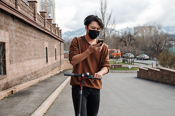 포토 JPG 해외이미지 라이프스타일 남자 유럽 아시아 모션 거리 건강 마스크 한명 안전 사람 성인 야외 가로 글로벌 건강관리 도시 돼지 오염 보호 질병 승차 사회이슈 시티라이프 스모그 전염병 남자한명만 성인만 카피스페이스 해외202008 해외포토 1 나라 컨셉 포유류 의학 관리 생활 공백 남자만 파일형식