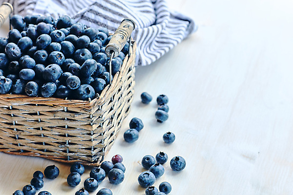 포토 JPG 해외이미지 열매 음식 백그라운드 다이어트 과일 자연 디저트 건강 사람없음 목재 파란색 바구니 봄 신선 달콤 맛 정상 유기농 블루베리 날것 내추럴 숙성 채식주의자 맛있는 해외202008 해외포토 나무 식물 웰빙 계절 컬러 컨셉 재료 생태계 채식 파일형식