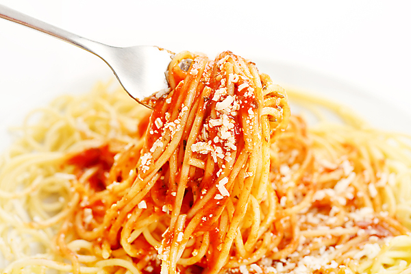 포토 JPG 해외이미지 접시 음식 포크 다이어트 토마토 재료 탁자 치즈 파스타 건강 스파게티 요리 사람없음 노란색 식사 이탈리아 맛 메뉴 레시피 칼로리 성분 점심식사 삶기 식욕 채식주의자 탄수화물 맛있는 해외202008 해외포토 식기 유럽 컬러 가구 컨셉 채소 유제품 서양음식 채식 파일형식