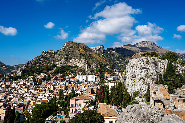 포토 JPG 해외이미지 구름 전통 유럽 여행 백그라운드 건축양식 자연 하늘 휴가 산 주택 풍경 사람없음 야외 건물 마을 이탈리아 도시 만 언덕 그림 타운 해외202008 해외포토 자연요소 건축물 건축 나라 생태계 파일형식
