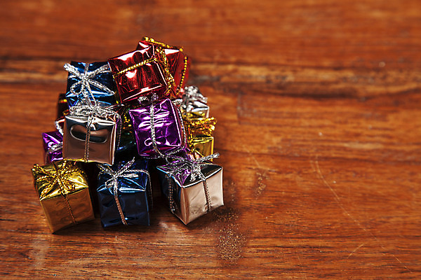 포토 JPG 해외이미지 나무 계절 리본 종이 백그라운드 크리스마스 겨울 포장 탁자 휴가 새로움 선물 사람없음 목재 장식 빨간색 상자 우주 축제 수확 흰색 시골 축하 인사 시간 플랫 정상 연도 오브젝트 만족 활 위치 제비 포장소품 해외202008 해외포토 식물 기념일 감정 컬러 가구 컨셉 농업 재료 조류 예절 포장재료 파일형식