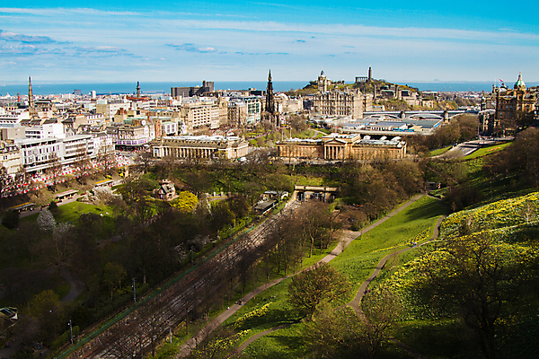 포토 JPG 해외이미지 나무 전통 건축양식 하늘 영국 풍경 사람없음 건물 초록색 여름 파란색 여행객 기차 도시 센터 역 큼 북쪽 타운 스코틀랜드 해외202008 해외포토 식물 건축물 계절 건축 유럽 육상교통 컬러 교통시설 대중교통 사람 크기 방향 파일형식