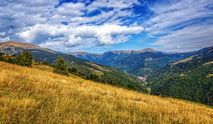 포토 JPG 해외이미지 나무 식물 계절 공원 자연 하늘 산 주택 풍경 사람없음 야외 목재 초록색 여름 파란색 햇빛 맑음 일몰 봄 전원 시골 스페인 숲 땅 언덕 장면 내추럴 수평선 해외202008 해외포토 공공시설 유럽 컬러 재료 날씨 건물 태양 노을 전기에너지 생태계 파일형식