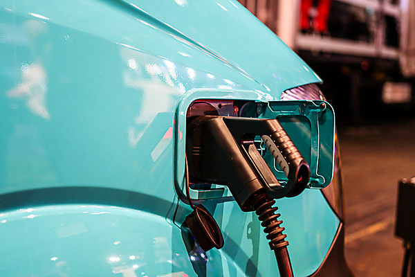 포토 JPG 해외이미지 산업 컨셉 교통시설 자동차 미래 사람없음 초록색 환경 힘 재활용 운전 에너지 콘센트 플러그 역 연결 주차 묘사 에코 연료 잡종 충전 모터 혁명 로딩 베터리 생태학 요금 자동 충전기 공급 해외202008 우호적 해외포토 교육 육상교통 컬러 교통 모션 기계 시설 친환경 파일형식