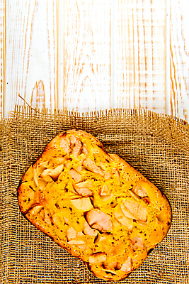 포토 JPG 해외이미지 전통 행복 음식 조각 백그라운드 컨셉 과일 벽지 탁자 휴가 디저트 주택 건강 요리 사람없음 목재 케이크 주방 식사 빵집 흰색 축하 신선 뜨거움 황금 달콤 맛 아침식사 사과 정상 설탕 굽기 먹기 오브젝트 질감 내추럴 고립 핸드메이드 카피스페이스 맛있는 해외202008 해외포토 나무 감정 컬러 가구 재료 모션 건물 상점 공백 구이 파일형식