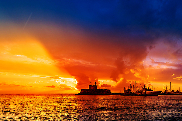 포토 JPG 해외이미지 유럽 바다 섬 여행 오렌지 건축양식 하늘 휴가 휴식 등대 풍경 사람없음 야외 건물 물 여름 태양 일출 항구 일몰 골동품 기둥 성 중세 역사 지중해 그리스 아테네 포트 타운 그리스인 옛날 해외202008 해외포토 자연요소 서양인 건축물 계절 건축 나라 컨셉 과일 교통시설 노을 도시 파일형식