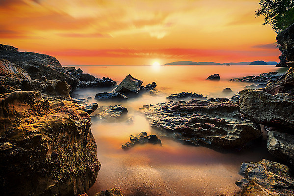 포토 JPG 해외이미지 식물 구름 아시아 모래 바다 섬 여행 태국 자연 벽지 하늘 휴가 휴식 풍경 사람없음 야외 초록색 물 여름 파란색 햇빛 태양 꿈 만 뜨거움 고급 휴양지 석호 이국적 터키석 파라다이스 해외202008 해외포토 자연요소 계절 나라 컬러 컨셉 장소 보석 생태계 파일형식