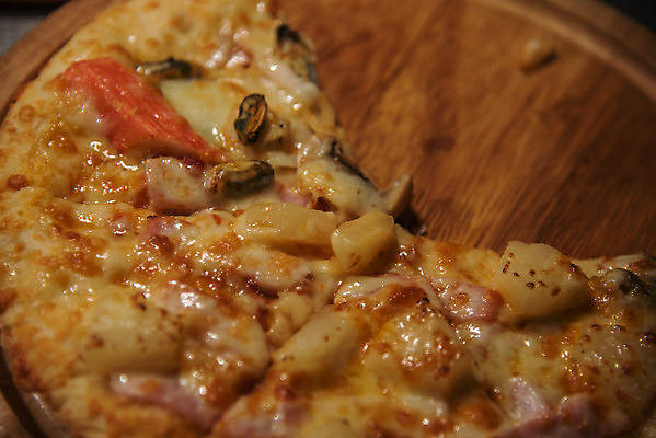 포토 JPG 해외이미지 전통 접시 음식 조각 백그라운드 토마토 채소 재료 부분 탁자 치즈 피자 육류 요리 사람없음 목재 빨간색 금속 식당 검은색 식사 저녁식사 이탈리아 껍질 시골 신선 뜨거움 원형 맛 자르기 굽기 먹기 속도 점심식사 모짜렐라치즈 살라미 채식주의자 페퍼로니 핸드메이드 맛있는 해외202008 해외포토 도형 나무 식기 유럽 컬러 가구 컨셉 식재료 모션 재질 유제품 패스트푸드 서양음식 상점 소시지 구이 채식 파일형식