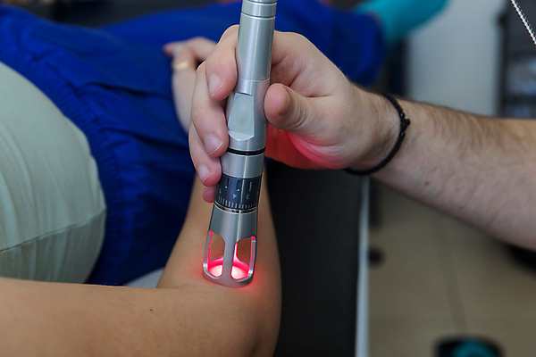 포토 JPG 해외이미지 직업 손 여자 파도 신체 근육 휴식 건강 병원 사람없음 치료 약 고통 터치 환자 의사 대접 마사지 질병 접속 장애인 피부 충격 목 테라피 거짓말 돌봄 물리치료 물리치료사 재활 조작 치유 현재 해외202008 해외포토 감정 바다 컨셉 의학 모션 사람 신체부위 뷰티 의료진 장애 치료사 파일형식