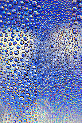 포토 JPG 해외이미지 모양 계절 백그라운드 추상 사람없음 물 빛 반사 젖음 흐름 추위 물방울 신선 얼룩 원형 투명 액체 떨어짐 매끈함 수분 빗방울 질감 광택 잔물결 해외202008 해외포토 자연요소 도형 물결 컨셉 무늬 감각 비_날씨 파일형식