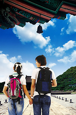 주간 PSD 나무 식물 구름 편집이미지 커플 여자 남자 여행 배낭 하늘 휴가 서울 한국 서기 사람 상반신 야외 두명 궁전 종 숲 배낭여행 단청 창경궁 이미지편집 자연요소 아시아 고건축 가방 관계 모션 파일형식