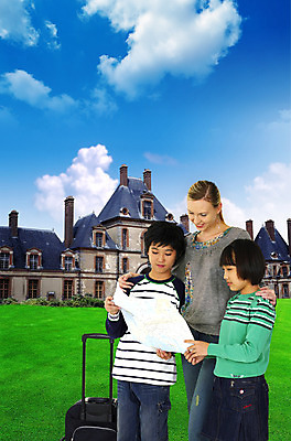 주간 PSD 외국인 구름 편집이미지 여자 남자 어린이 해외여행 여행 지도 유적지 하늘 휴가 서기 사람 소녀 소년 잔디 상반신 야외 건물 세명 캐리어 여행가방 교사 길찾기 어린이만 이미지편집 자연요소 식물 직업 해외 건축물 고건축 가방 모션 인종 파일형식