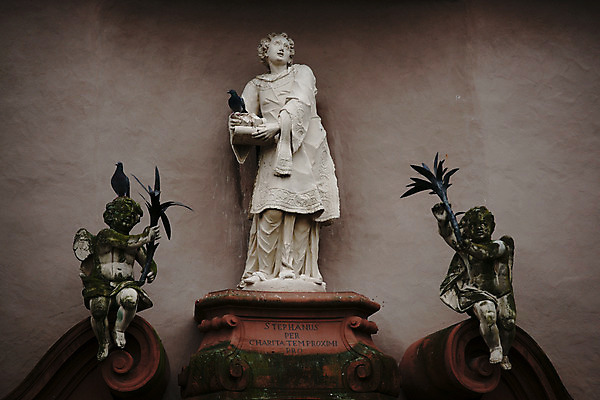 포토 JPG 해외풍경 해외 건축 유럽 종교 외국문화 해외건축 종교건축 출입구 천사 독일 사람없음 가로 관광지 세계 조각상 교회 작품 석고상 마인츠 국내포토 나라 문화 여행 미술 풍경 건물 조형물 파일형식