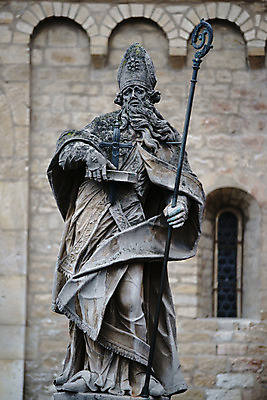 포토 JPG 주간 해외풍경 해외 건축물 건축 유럽 외국문화 독일 사람없음 야외 건물 세로 관광지 세계 조각상 도시 작품 마인츠 성보니파티우스 청동상 국내포토 자연요소 나라 문화 여행 미술 풍경 조형물 파일형식