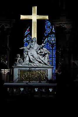 포토 JPG 해외풍경 해외 유럽 외국문화 십자가 창문 실내 사람없음 세로 관광지 세계 조각상 성당 세계문화유산 프랑스 작품 파리_프랑스 스테인드글라스 노트르담 색유리 피에타 국내포토 나라 문화 여행 종교건축 유리 미술 풍경 내부 조형물 문화재 파일형식