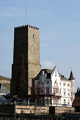 포토 JPG 주간 해외풍경 해외 건축물 건축 유럽 외국문화 하늘 독일 풍경 사람없음 야외 건물 세로 관광지 세계 도시 성 뤼데스하임 부젠부르크성 국내포토 자연요소 나라 문화 여행 파일형식