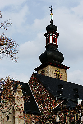 포토 JPG 주간 구름 해외풍경 해외 건축물 건축 유럽 종교 외국문화 십자가 해외건축 종교건축 하늘 독일 풍경 사람없음 야외 건물 세로 관광지 세계 교회 도시 뤼데스하임 국내포토 자연요소 나라 문화 여행 파일형식