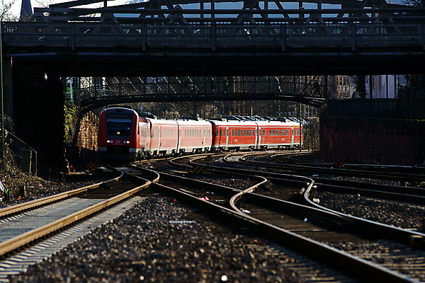 포토 JPG 주간 해외풍경 해외 유럽 육상교통 교통수단 외국문화 교통 독일 풍경 사람없음 야외 가로 관광지 세계 기찻길 기차 도시 전철 육교 바트크로이츠나흐 가교 철도의날 국내포토 자연요소 건축물 나라 문화 여행 대중교통 다리_건축물 파일형식 법정기념일