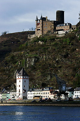 포토 JPG 주간 해외풍경 해외 건축물 건축 유럽 외국문화 하늘 주택 독일 풍경 사람없음 야외 건물 세로 관광지 세계 절벽 강가 언덕 고양이성 라인강 카츠성 국내포토 자연요소 나라 문화 여행 강 파일형식