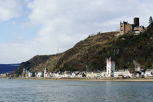 포토 JPG 주간 구름 해외풍경 해외 건축물 건축 유럽 외국문화 하늘 주택 독일 풍경 사람없음 야외 건물 가로 관광지 강 세계 마을 언덕 고양이성 카츠성 국내포토 자연요소 나라 문화 여행 파일형식