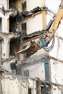 포토 JPG 주간 해외풍경 해외 유럽 외국문화 독일 풍경 사람없음 야외 건물 세로 관광지 세계 기계 기중기 먼지 철근 비스바덴 철거 콘크리트 국내포토 자연요소 건축물 나라 문화 여행 중장비 파일형식