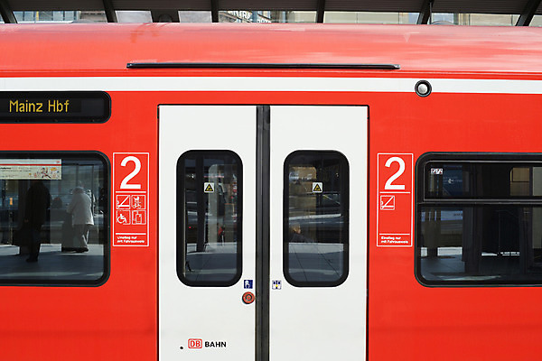 포토 JPG 해외풍경 해외 유럽 교통수단 외국문화 독일 가로 관광지 세계 문 도시 전철 비스바덴 국내포토 나라 문화 육상교통 여행 교통 대중교통 풍경 파일형식