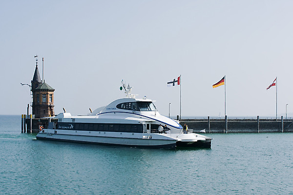 포토 JPG 주간 해외풍경 해외 유럽 바다 외국문화 교통 수상교통 요트 독일 풍경 사람없음 야외 가로 관광지 강 세계 항구 깃발 도시 국기 유람선 콘스탄츠 선박 국내포토 자연요소 나라 문화 교통수단 여행 배_교통 교통시설 파일형식