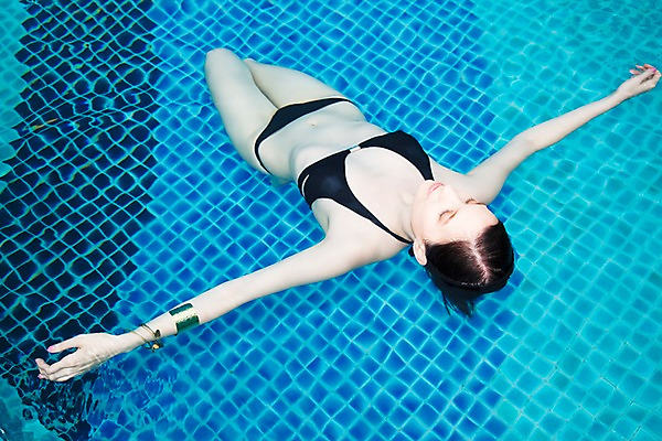 포토 주간 전신 서양인 모델 해외기획촬영 해외 여자 수영복 여유 해외여행 여행 포즈 기획촬영 2009년태국 파타야 태국 리조트 휴식 수영장 한명 사람 20대 성인 야외 물 여름 여름휴가 바캉스 비키니 수중 수영 수면 여자만 여자한명만 성인여자만 청년만 청년여자만 성인한명만 청년여자한명만 성인여자한명만 성인만 수중사진 국내포토 자연요소 외국인 1 옷 계절 감정 아시아 컨셉 휴가 청년 수상스포츠 파일형식 여름_계절