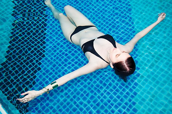 포토 주간 전신 서양인 모델 해외기획촬영 해외 여자 수영복 여유 해외여행 여행 포즈 기획촬영 2009년태국 파타야 태국 리조트 휴식 수영장 한명 사람 20대 성인 야외 물 여름 여름휴가 바캉스 비키니 수중 수영 수면 여자만 여자한명만 성인여자만 청년만 청년여자만 성인한명만 청년여자한명만 성인여자한명만 성인만 수중사진 국내포토 자연요소 외국인 1 옷 계절 감정 아시아 컨셉 휴가 청년 수상스포츠 파일형식 여름_계절