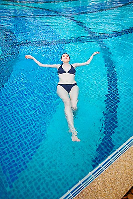 포토 주간 전신 서양인 모델 해외기획촬영 해외 여자 수영복 여유 해외여행 여행 포즈 기획촬영 2009년태국 파타야 태국 리조트 휴식 수영장 한명 사람 20대 성인 야외 물 여름 여름휴가 바캉스 비키니 수중 수영 수면 여자만 여자한명만 성인여자만 청년만 청년여자만 성인한명만 청년여자한명만 성인여자한명만 성인만 수중사진 국내포토 자연요소 외국인 1 옷 계절 감정 아시아 컨셉 휴가 청년 수상스포츠 파일형식 여름_계절