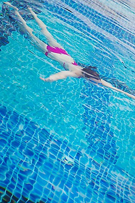 포토 주간 전신 서양인 모델 해외기획촬영 해외 여자 수영복 여유 해외여행 여행 포즈 기획촬영 2009년태국 파타야 태국 리조트 휴식 수영장 한명 사람 20대 성인 야외 물 여름 여름휴가 바캉스 비키니 수중 수영 여자만 여자한명만 성인여자만 청년만 청년여자만 성인한명만 청년여자한명만 성인여자한명만 성인만 수중사진 국내포토 자연요소 외국인 1 옷 계절 감정 아시아 컨셉 휴가 청년 수상스포츠 파일형식 여름_계절