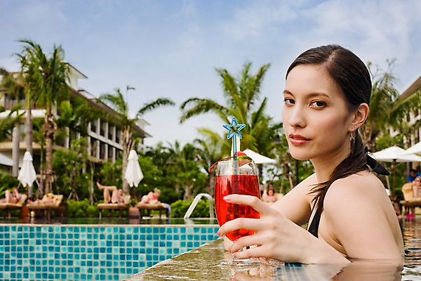 포토 JPG 주간 서양인 나무 식물 모델 해외기획촬영 해외 여자 수영복 여유 음료 해외여행 여행 포즈 기획촬영 2009년태국 와인잔 파타야 태국 리조트 휴식 잔 수영장 한명 사람 근접촬영 상반신 20대 성인 야외 물 여름 여름휴가 바캉스 비키니 야자수 칵테일 열대식물 칵테일잔 여자만 여자한명만 성인여자만 청년만 청년여자만 성인한명만 청년여자한명만 성인여자한명만 성인만 국내포토 자연요소 외국인 1 식기 옷 계절 감정 아시아 뷰포인트 컨셉 술잔 휴가 주류 청년 파일형식 여름_계절