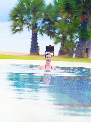 포토 JPG 주간 서양인 나무 식물 모델 해외기획촬영 해외 여자 여유 해외여행 여행 포즈 기획촬영 2009년태국 벤치 의자 파타야 태국 리조트 휴식 수영장 한명 사람 상반신 20대 성인 해변 야외 물 여름 여름휴가 바캉스 비키니 모래사장 야자수 수중 수영 열대식물 여자만 여자한명만 성인여자만 청년만 청년여자만 성인한명만 청년여자한명만 성인여자한명만 성인만 수중사진 국내포토 자연요소 외국인 1 계절 수영복 감정 아시아 바다 가구 컨셉 휴가 청년 수상스포츠 파일형식 여름_계절