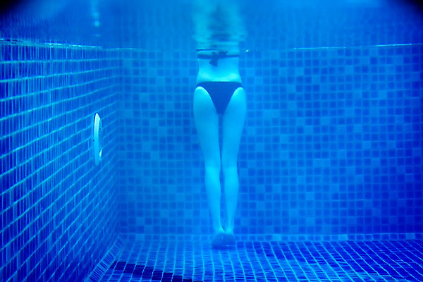 포토 JPG 서양인 모델 해외기획촬영 해외 여자 수영복 여유 해외여행 여행 포즈 기획촬영 2009년태국 파타야 태국 리조트 휴식 수영장 한명 사람 20대 성인 야외 물 여름 여름휴가 바캉스 비키니 수중 수영 하반신 여자만 여자한명만 성인여자만 청년만 청년여자만 성인한명만 청년여자한명만 성인여자한명만 성인만 수중사진 국내포토 자연요소 외국인 1 옷 계절 감정 아시아 컨셉 휴가 청년 수상스포츠 파일형식 여름_계절