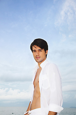 포토 JPG 주간 서양인 구름 모델 해외기획촬영 남자 여유 바다 해외여행 여행 포즈 기획촬영 2009년태국 셔츠 요트 파타야 태국 하늘 휴가 휴식 한명 서기 사람 상반신 20대 성인 야외 여름 여름휴가 바캉스 흰색 남자만 남자한명만 성인남자만 청년만 청년남자만 청년남자한명만 성인한명만 성인남자한명만 성인만 국내포토 자연요소 외국인 1 해외 계절 감정 아시아 컬러 컨셉 상의 배_교통 모션 청년 파일형식 여름_계절