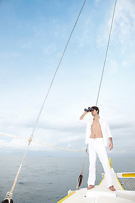 포토 JPG 주간 전신 서양인 구름 모델 해외기획촬영 남자 여유 바다 해외여행 여행 포즈 기획촬영 2009년태국 셔츠 요트 파타야 태국 하늘 휴가 휴식 한명 서기 사람 20대 성인 야외 여름 여름휴가 바캉스 망원경 흰색 흰바지 남자만 남자한명만 성인남자만 청년만 청년남자만 청년남자한명만 성인한명만 성인남자한명만 성인만 국내포토 자연요소 외국인 1 해외 계절 감정 아시아 컬러 컨셉 상의 배_교통 바지 모션 청년 파일형식 여름_계절