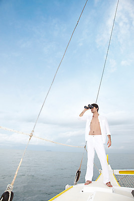 포토 JPG 주간 전신 서양인 구름 모델 해외기획촬영 남자 여유 바다 해외여행 여행 포즈 기획촬영 2009년태국 셔츠 요트 파타야 태국 하늘 휴가 휴식 한명 서기 사람 20대 성인 야외 여름 여름휴가 바캉스 망원경 흰색 흰바지 남자만 남자한명만 성인남자만 청년만 청년남자만 청년남자한명만 성인한명만 성인남자한명만 성인만 국내포토 자연요소 외국인 1 해외 계절 감정 아시아 컬러 컨셉 상의 배_교통 바지 모션 청년 파일형식 여름_계절