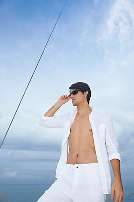 포토 JPG 주간 서양인 구름 모델 해외기획촬영 남자 여유 바다 해외여행 여행 포즈 기획촬영 2009년태국 셔츠 요트 파타야 태국 하늘 휴가 휴식 한명 서기 사람 상반신 20대 성인 야외 여름 여름휴가 바캉스 선글라스 흰색 흰바지 남자만 남자한명만 성인남자만 청년만 청년남자만 청년남자한명만 성인한명만 성인남자한명만 성인만 국내포토 자연요소 외국인 1 해외 계절 감정 아시아 안경 컬러 컨셉 상의 배_교통 바지 모션 청년 파일형식 여름_계절