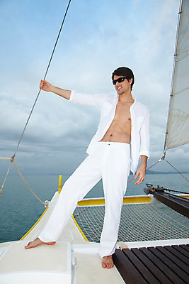 포토 JPG 주간 전신 서양인 구름 모델 해외기획촬영 남자 여유 바다 해외여행 여행 포즈 기획촬영 2009년태국 셔츠 요트 파타야 태국 하늘 휴가 휴식 한명 서기 사람 20대 성인 야외 여름 여름휴가 바캉스 선글라스 흰색 그물 흰바지 남자만 남자한명만 성인남자만 청년만 청년남자만 청년남자한명만 성인한명만 성인남자한명만 성인만 국내포토 자연요소 외국인 1 해외 계절 감정 아시아 안경 컬러 컨셉 상의 배_교통 바지 모션 청년 파일형식 여름_계절