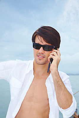 포토 JPG 주간 서양인 구름 모델 해외기획촬영 남자 여유 바다 과학 해외여행 여행 포즈 기획촬영 2009년태국 셔츠 요트 파타야 태국 하늘 휴가 휴식 정보통신 한명 서기 사람 상반신 20대 성인 야외 여름 여름휴가 바캉스 스마트폰 선글라스 통신기기 흰색 전화기 흰바지 통화 남자만 남자한명만 성인남자만 청년만 청년남자만 청년남자한명만 성인한명만 성인남자한명만 성인만 국내포토 자연요소 외국인 1 해외 계절 감정 아시아 안경 컬러 컨셉 상의 배_교통 바지 통신 모션 청년 핸드폰 스마트기기 기계 정보 파일형식 여름_계절