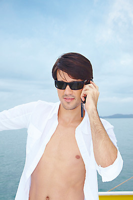 포토 JPG 주간 서양인 구름 모델 해외기획촬영 남자 여유 바다 과학 해외여행 여행 포즈 기획촬영 2009년태국 셔츠 요트 파타야 태국 하늘 휴가 휴식 정보통신 한명 서기 사람 상반신 20대 성인 야외 여름 여름휴가 바캉스 스마트폰 선글라스 통신기기 흰색 전화기 흰바지 통화 남자만 남자한명만 성인남자만 청년만 청년남자만 청년남자한명만 성인한명만 성인남자한명만 성인만 국내포토 자연요소 외국인 1 해외 계절 감정 아시아 안경 컬러 컨셉 상의 배_교통 바지 통신 모션 청년 핸드폰 스마트기기 기계 정보 파일형식 여름_계절