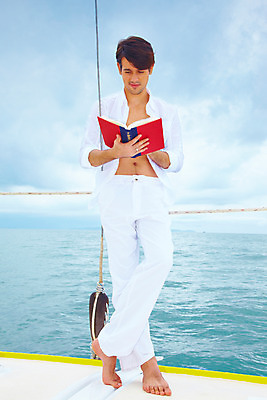 포토 JPG 주간 전신 서양인 구름 모델 해외기획촬영 남자 여유 바다 해외여행 여행 포즈 기획촬영 2009년태국 셔츠 요트 파타야 태국 하늘 휴가 휴식 한명 서기 사람 20대 성인 야외 책 여름 여름휴가 바캉스 독서 흰색 흰바지 남자만 남자한명만 성인남자만 청년만 청년남자만 청년남자한명만 성인한명만 성인남자한명만 성인만 국내포토 자연요소 외국인 1 해외 계절 감정 아시아 컬러 컨셉 상의 배_교통 바지 모션 청년 파일형식 여름_계절