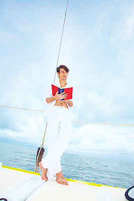 포토 JPG 주간 전신 서양인 구름 모델 해외기획촬영 남자 여유 바다 해외여행 여행 포즈 기획촬영 2009년태국 셔츠 요트 파타야 태국 하늘 휴가 휴식 한명 서기 사람 20대 성인 야외 책 여름 여름휴가 바캉스 독서 흰색 흰바지 남자만 남자한명만 성인남자만 청년만 청년남자만 청년남자한명만 성인한명만 성인남자한명만 성인만 국내포토 자연요소 외국인 1 해외 계절 감정 아시아 컬러 컨셉 상의 배_교통 바지 모션 청년 파일형식 여름_계절