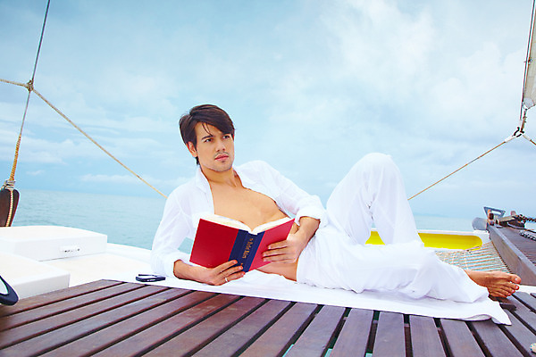 포토 JPG 주간 전신 서양인 구름 모델 해외기획촬영 남자 여유 바다 해외여행 여행 포즈 기획촬영 2009년태국 셔츠 요트 파타야 태국 하늘 휴가 휴식 한명 사람 20대 성인 야외 책 여름 여름휴가 바캉스 눕기 독서 흰색 흰바지 남자만 남자한명만 성인남자만 청년만 청년남자만 청년남자한명만 성인한명만 성인남자한명만 성인만 국내포토 자연요소 외국인 1 해외 계절 감정 아시아 컬러 컨셉 상의 배_교통 바지 모션 청년 파일형식 여름_계절