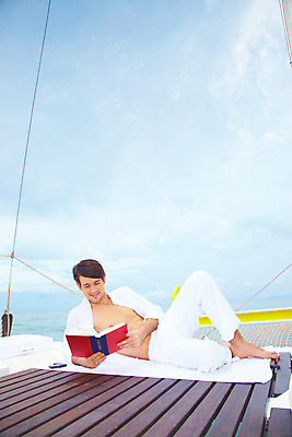 포토 JPG 주간 전신 서양인 구름 모델 해외기획촬영 남자 여유 바다 해외여행 여행 포즈 기획촬영 2009년태국 셔츠 요트 파타야 태국 하늘 휴가 휴식 한명 사람 20대 성인 야외 책 여름 여름휴가 바캉스 눕기 독서 흰색 흰바지 남자만 남자한명만 성인남자만 청년만 청년남자만 청년남자한명만 성인한명만 성인남자한명만 성인만 국내포토 자연요소 외국인 1 해외 계절 감정 아시아 컬러 컨셉 상의 배_교통 바지 모션 청년 파일형식 여름_계절