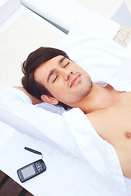 포토 JPG 주간 서양인 모델 해외기획촬영 남자 여유 바다 해외여행 여행 포즈 기획촬영 2009년태국 셔츠 요트 파타야 태국 휴가 휴식 한명 사람 상반신 20대 성인 야외 여름 여름휴가 바캉스 스마트폰 눕기 흰색 흰바지 남자만 남자한명만 성인남자만 청년만 청년남자만 청년남자한명만 성인한명만 성인남자한명만 성인만 국내포토 자연요소 외국인 1 해외 계절 감정 아시아 컬러 컨셉 상의 배_교통 바지 모션 청년 핸드폰 스마트기기 파일형식 여름_계절