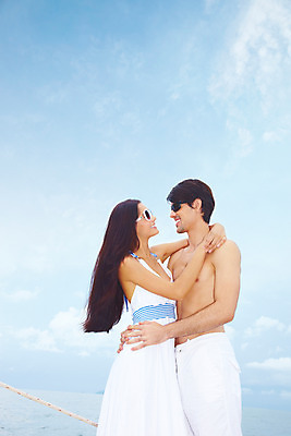 포토 JPG 주간 서양인 구름 모델 해외기획촬영 커플 원피스 여자 남자 여유 바다 해외여행 여행 포즈 기획촬영 2009년태국 요트 포옹 파타야 태국 하늘 휴가 휴식 서기 미소 웃음 사람 상반신 야외 두명 여름 여름휴가 바캉스 선글라스 국내포토 자연요소 외국인 해외 옷 계절 감정 아시아 안경 컨셉 배_교통 관계 안기 모션 표정 파일형식 여름_계절