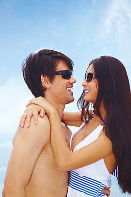 포토 JPG 주간 서양인 구름 모델 해외기획촬영 커플 원피스 여자 남자 여유 바다 해외여행 여행 포즈 기획촬영 2009년태국 요트 포옹 파타야 태국 하늘 휴가 휴식 서기 미소 웃음 사람 상반신 야외 두명 여름 여름휴가 바캉스 선글라스 국내포토 자연요소 외국인 해외 옷 계절 감정 아시아 안경 컨셉 배_교통 관계 안기 모션 표정 파일형식 여름_계절