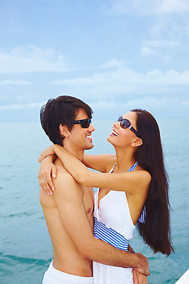 포토 JPG 주간 서양인 구름 모델 해외기획촬영 커플 원피스 여자 남자 여유 바다 해외여행 여행 포즈 기획촬영 2009년태국 요트 포옹 파타야 태국 하늘 휴가 휴식 서기 미소 웃음 사람 상반신 야외 두명 여름 여름휴가 바캉스 선글라스 국내포토 자연요소 외국인 해외 옷 계절 감정 아시아 안경 컨셉 배_교통 관계 안기 모션 표정 파일형식 여름_계절